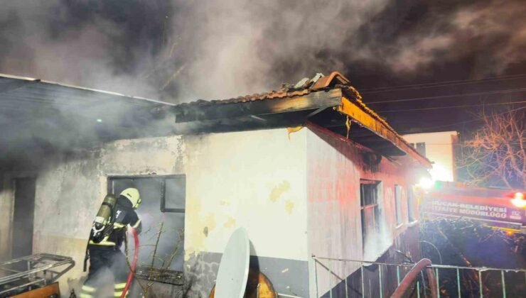 Burdur’da müstakil ev yanarak kullanılmaz hale geldi