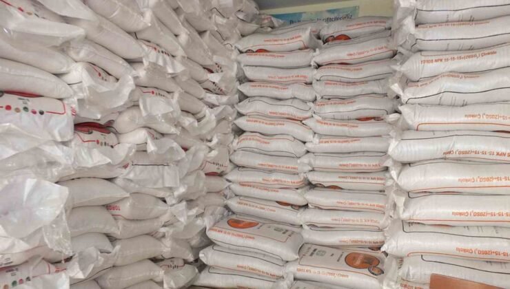 Burhaniye de Yağmurlar yağdı gübre satışları arttı