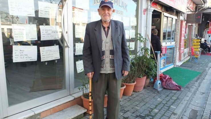 Burhaniye’de 97 yaşındaki Hasan dede ilçenin ayaklı tarihi oldu