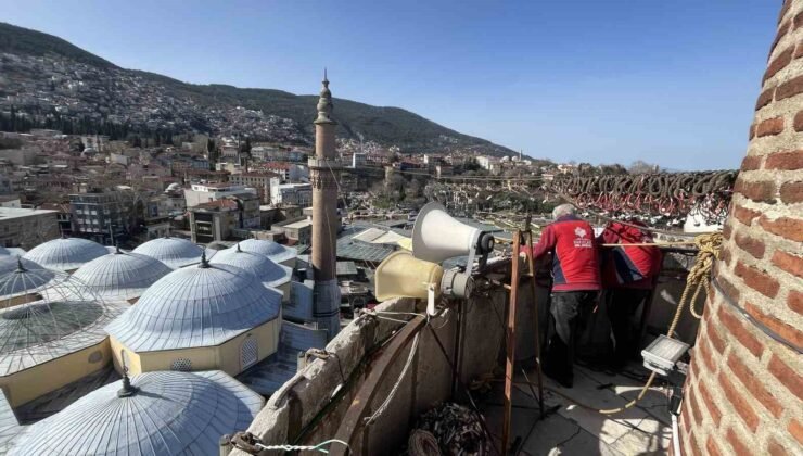 Bursa Ulu Cami’ye Ramazan mahyası: ’Kul hakkından sakın’
