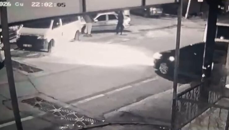 Bursa’da 2 kişinin ağır yaralandığı silahlı saldırı kameraya yansıdı