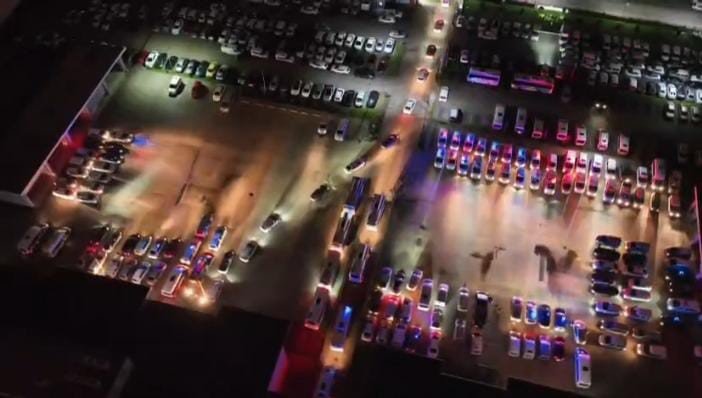 Bursa’da 700 polisle şafak operasyonu…Camdan uyuşturucuyu böyle atmak istedi