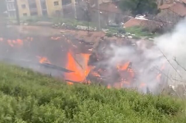 Bursa’da alev alev yanan ev kullanılmaz hale geldi