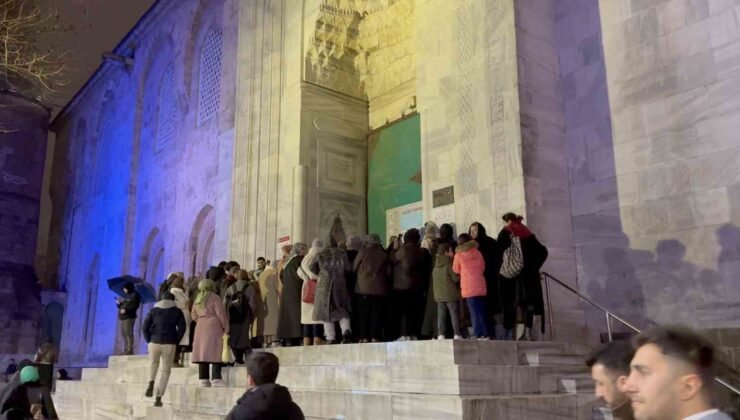 Bursa’da Berat Kandili Ulu Cami’de dualarla idrak edildi