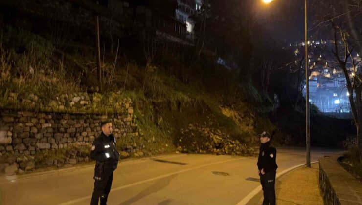 Bursa’da heyelan: Tophane-Muradiye yolu ulaşıma kapandı