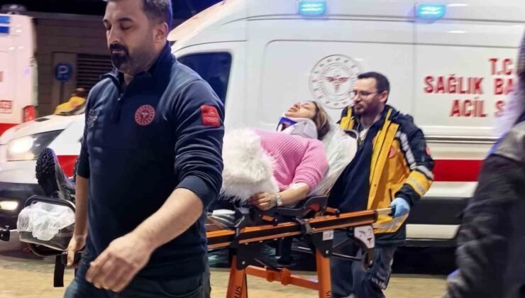 Bursa’da otomobil duvara çarptı: 2 yaralı