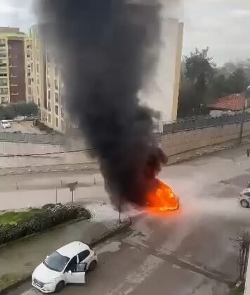 Bursa’da yanan araç art arda patladı, mahalleli panik yaşadı