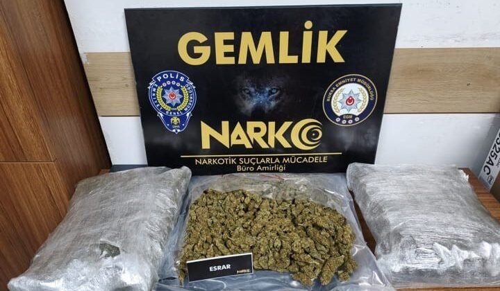 Bursa’da zehir tacirine büyük darbe: 3,7 kilo esrar ele geçirildi