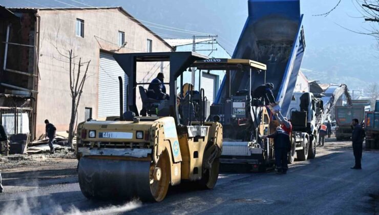 Büyükşehir kendi asfaltını yollarda kullanmaya başladı