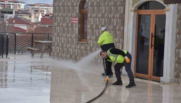 Camilerde Ramazan ayı temizliği yapıldı