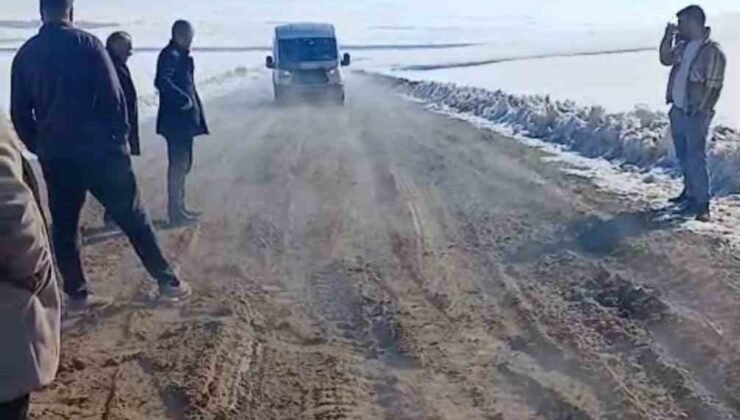 Çamurlu yollarda eğitim çilesi