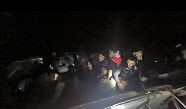 Çanakkale’de 7 kaçak göçmen ve 1 göçmen kaçakçısı yakalandı