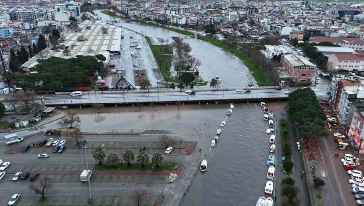 Çanakkale’de taşan Sarıçay dron ile görüntülendi