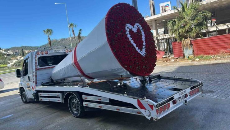 Çekicinin vincini 777 gülle donatıp eşine sürpriz yaptı