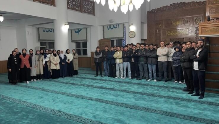 Çermik’te öğretmen ve öğrenciler teravih namazında buluştu