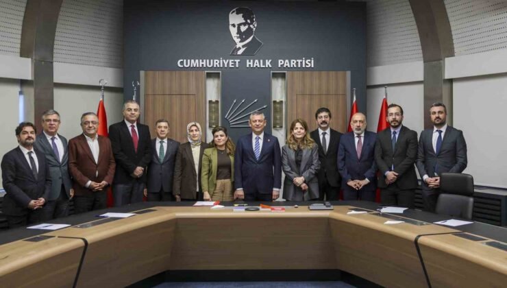 CHP Genel Başkanı Özel, Diyarbakır Kent Koruma ve Dayanışma Platformu temsilcileriyle bir araya geldi