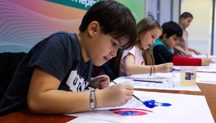 Çocuklar bir günlüğüne ressam oldu