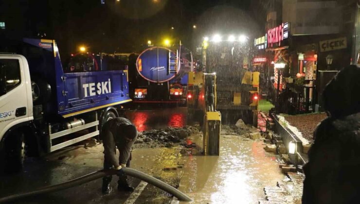 Çorlu’da gece yarısı altyapı alarmı: Kanalizasyon hattı çöktü