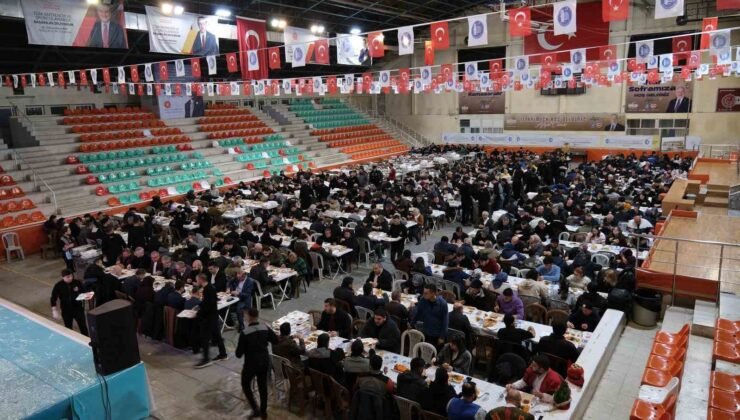 Çorum Belediyesi’nin iftar sofrasında ilk oruç açıldı