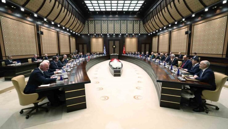 Cumhurbaşkanı Erdoğan: “(Yunanistan) Mevcut meseleler çetrefil olmakla birlikte uluslararası hukuk temelinde çözümsüzde değildir”