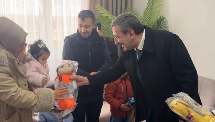 Cumhurbaşkanı Yardımcısı Yılmaz Şahinbey’de sosyal konutları inceledi