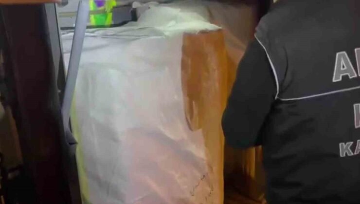 Çuvaldan 14 bin paket kaçak sigara çıktı