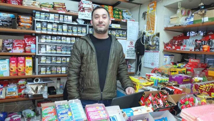 Dede mesleği Köy bakkalı hizmete devam ediyor