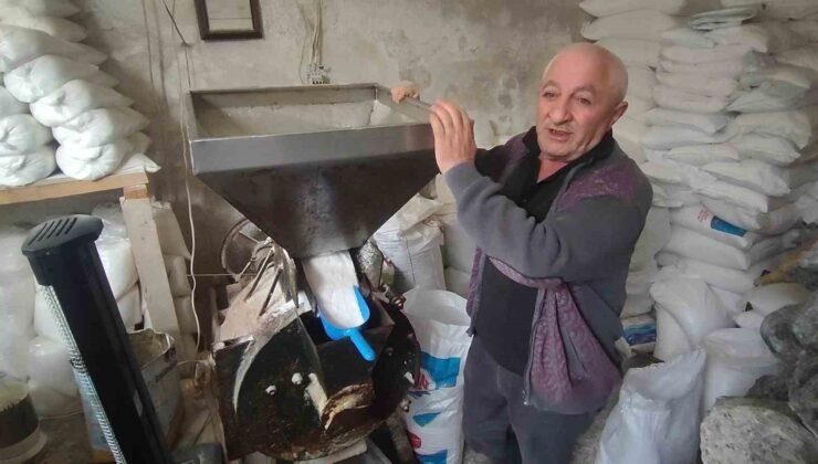 Dede mesleğini icra ediyor, teknolojiye direniyor