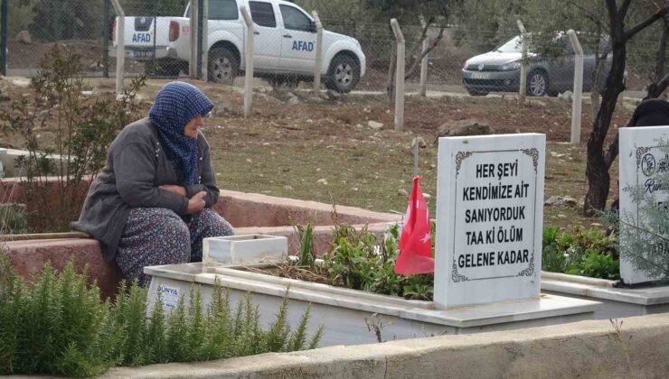 Deprem şehitleri 6 Şubat’ın 3’üncü yılında kabirleri başında anıldı