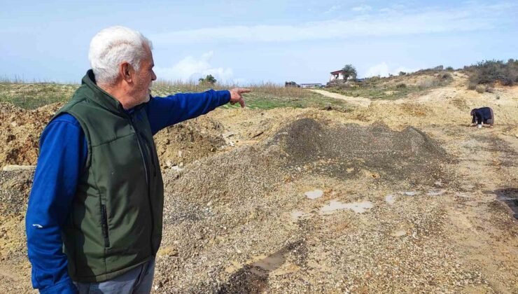 Depremzede aile evine giden tek yol kazılınca mağdur oldu