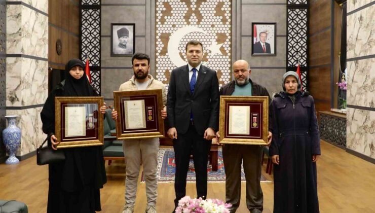 Devlet Övünç Madalyaları şehit aileleri ve gaziye takdim edildi