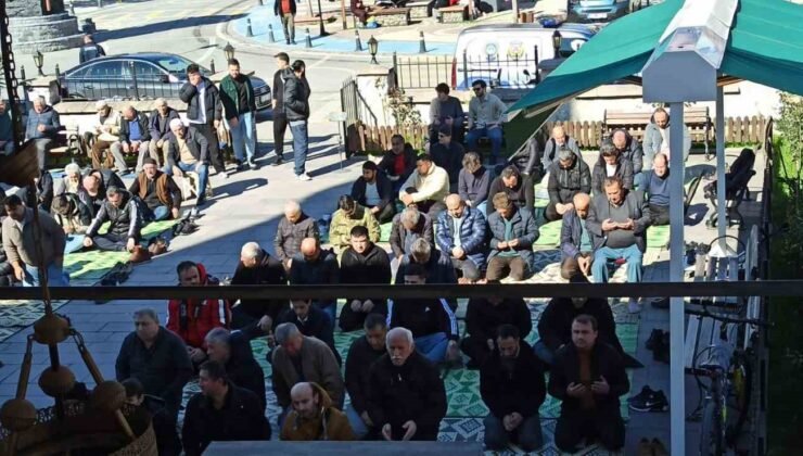 Devrek Ramazan ayının ilk Cuma namazı kılındı