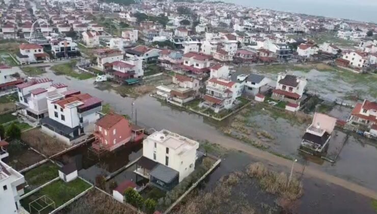 Dikili’de yağış durdu, sular kaldı