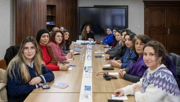 Diyarbakır Büyükşehir Belediyesi kadının insan hakları eğitim programını hayata geçirdi