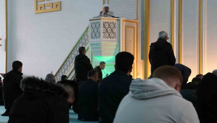 Diyarbakır’da depremde hayatını kaybeden vatandaşlar için mevlit okutuldu