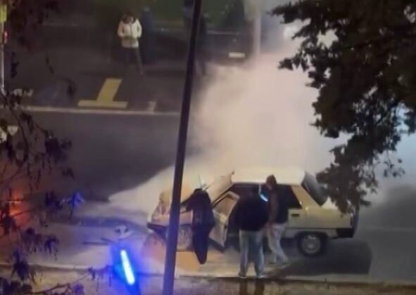 Diyarbakır’da kazaya karışan araçlardan biri alev aldı