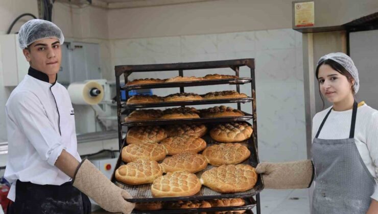 Diyarbakır’da öğrenci ve öğretmenlerin çıkardığı pideler ihtiyaç sahiplerine ulaştırılıyor