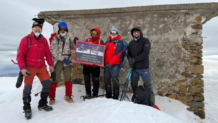 Doğa sporları gönüllüleri Küçük’ü ölüm yıl dönümünde Sandras dağında andı