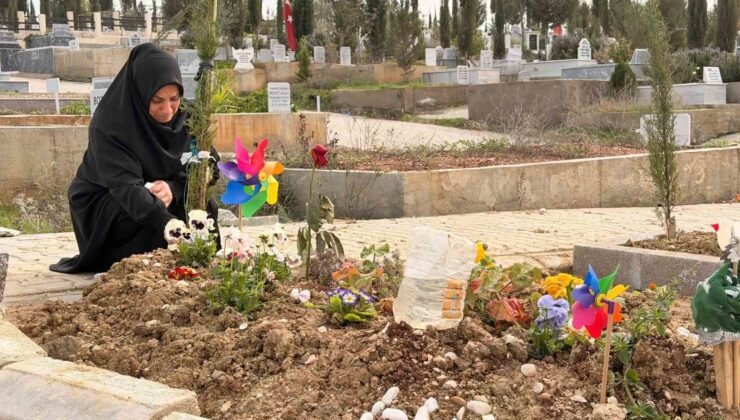 Doğum günü kutlamaya gitti cenazesi geldi, acılı anne mezarı başında ağıt yaktı