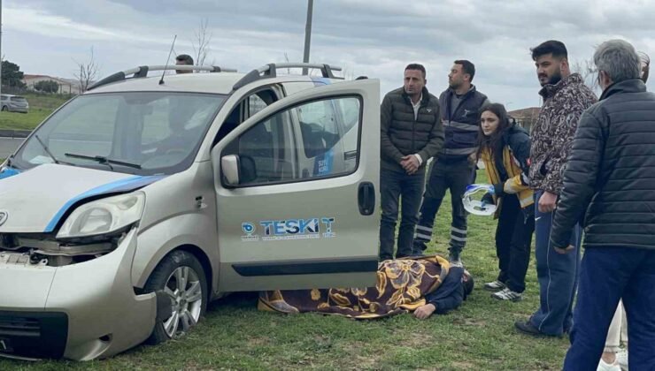 Dönel kavşakta direğe çarpan aracın sürücüsü yaralandı