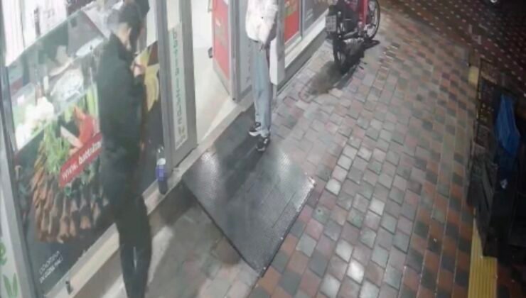 Dükkanın önündeki sigara paketini çaldı