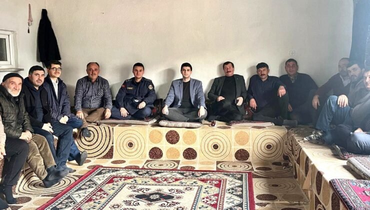 Dumlupınar Kaymakamı Alperen Teltik, köy sakinlerinin talep ve isteklerini yerinde dinledi