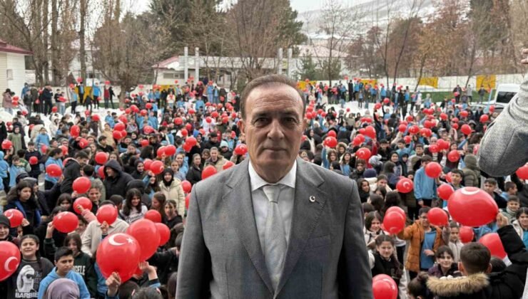 ‘Bayrak sevgisi’ temasıyla okullarda ikinci dönem başladı