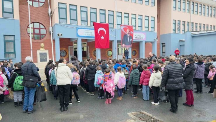Edirne’de 6 şubat depreminde hayatını kaybedenler için saygı duruşu