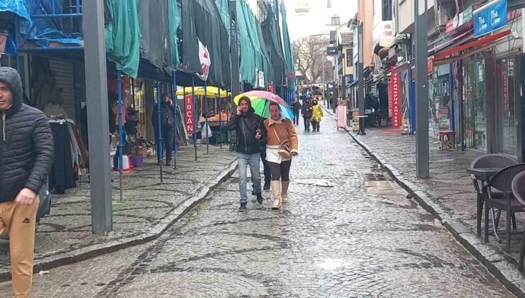 Edirne’de beklenen yağış başladı