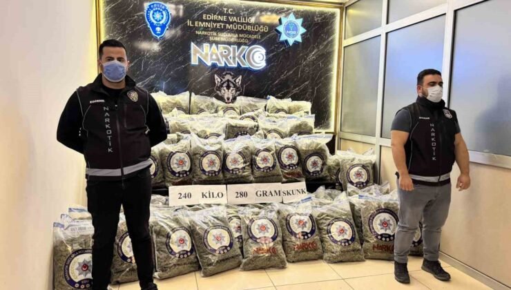 Edirne’de ele geçirilen uyuşturucu maddeler sergilendi