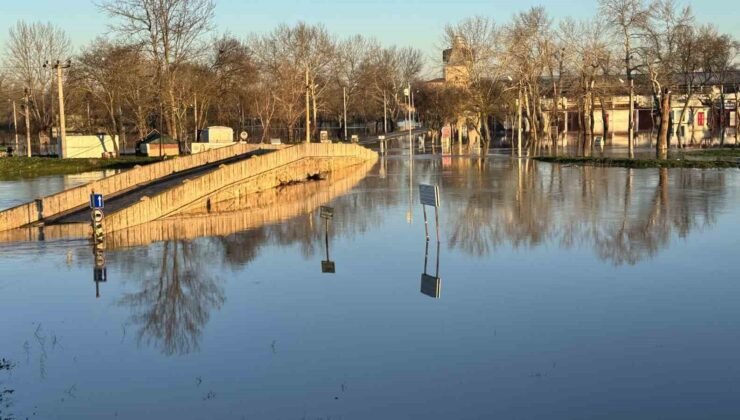 Edirne’de Kırkpınar Er Meydanı su altında kaldı