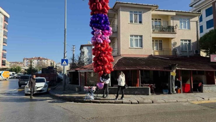 Edirne’de Sevgililer Günü kalpli balon satıcılarına yaradı