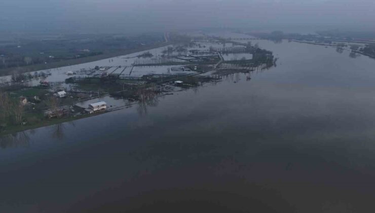 Edirne’de “turuncu alarm” seviyesindeki Meriç Nehri’nde su debisi düşmeye başladı