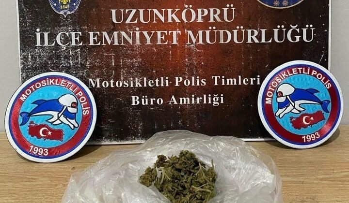 Edirne’de uyuşturucuya geçit yok: 1 şüphelinin üzerinde esrar ele geçirildi
